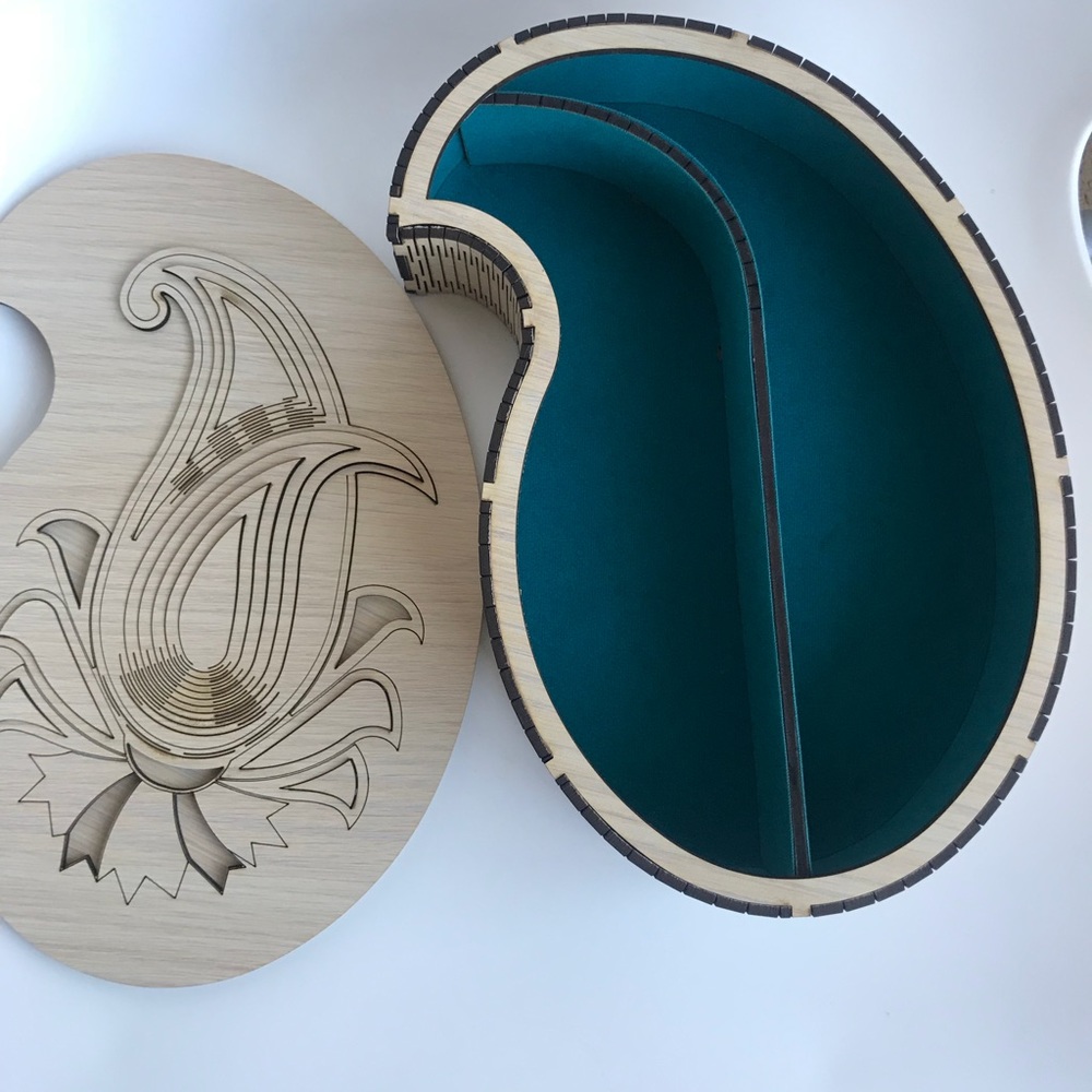 Jewelry box/organizer